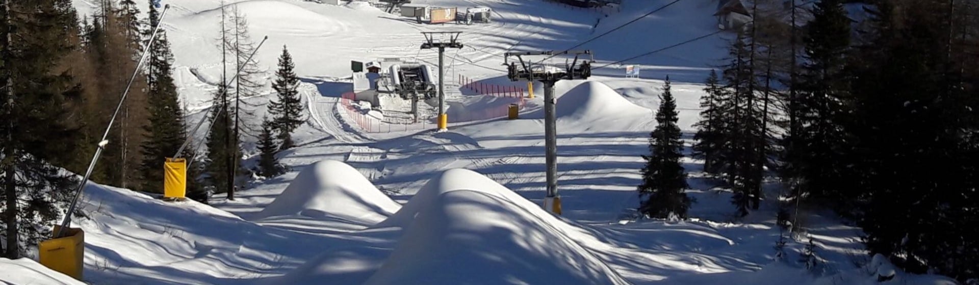 Everybody skiing in Passo Campolongo - Dolomiti SuperSki