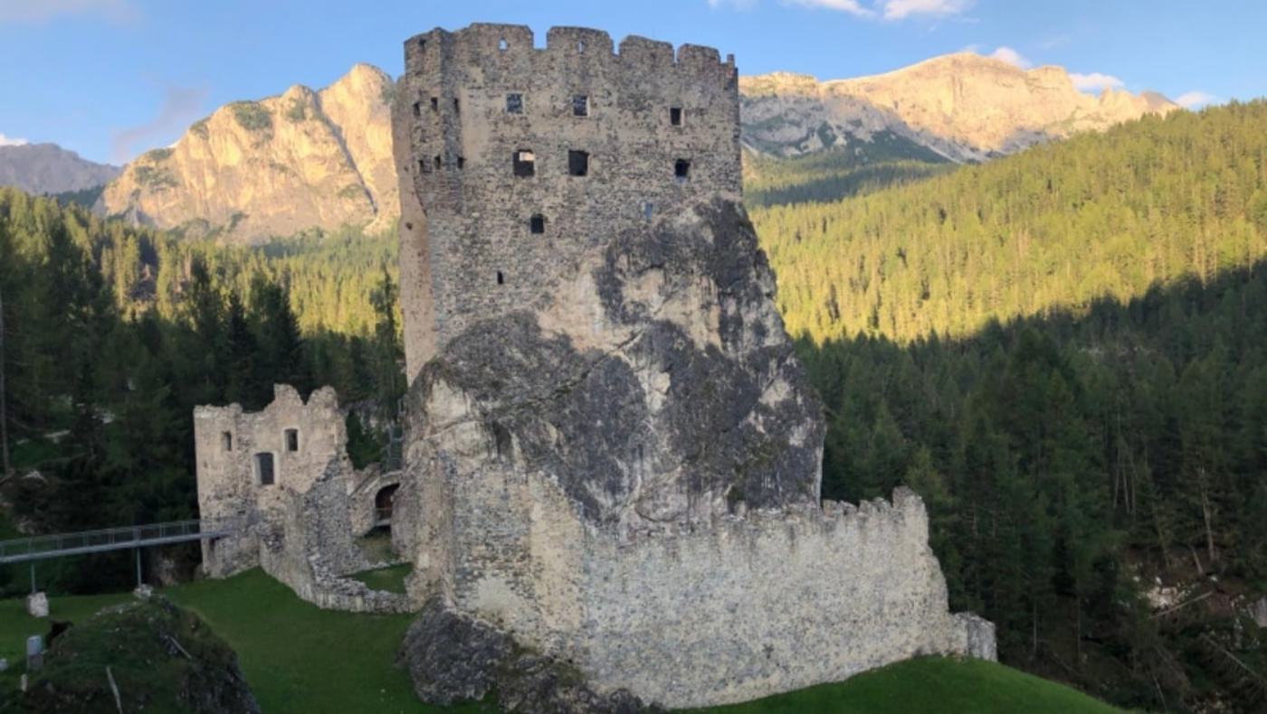 Nel programma di Lorella Cuccarini Grand Tour ci sarà anche il Castello di Andraz