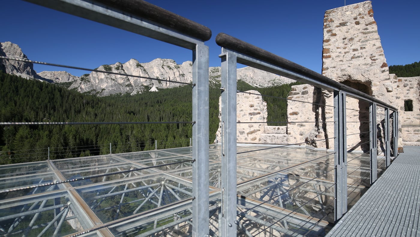 IL CASTELLO DI ANDRAZ