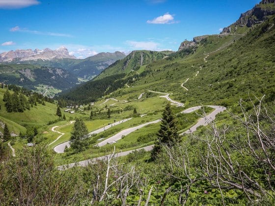 LUNEDÌ 24 MAGGIO IL GIRO D’ITALIA PASSA PER ARABBA: AI PIEDI DELLE DOLOMITI INIZIA LA STAGIONE DEL CICLOTURISMO