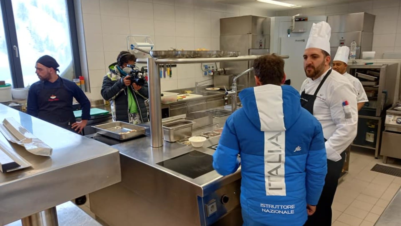 Sky Icarus testa la pista Sourasass di Arabba