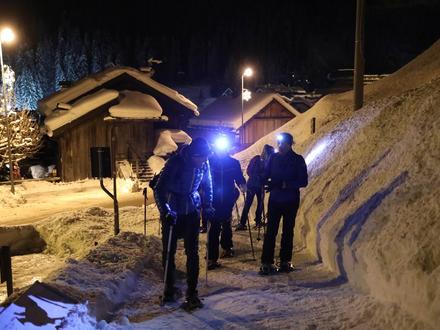 Wandern mit den Schneeschuen in der Nacht "Colm de Luna"