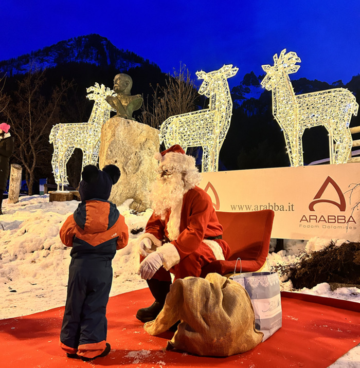 Babbo Natale in piazza ad Arabba