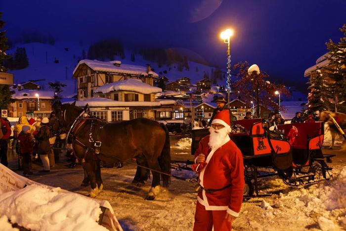 Babbo Natale in piazza ad Arabba