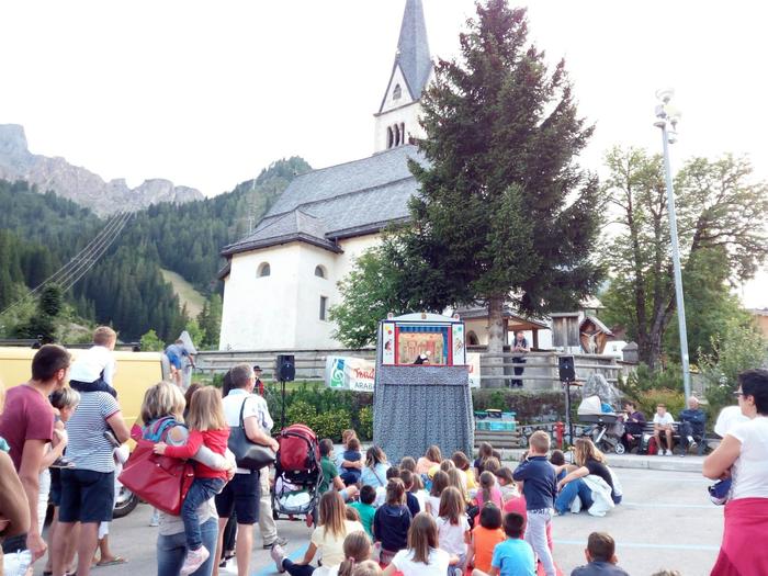 Vorfuhrung der Puppenspieler