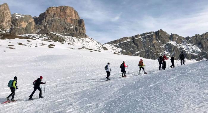 Die Enrosadira am Fuße des Averau – SCHNEESCHUHWANDERN AM NACHMITTAG UND ABEND –